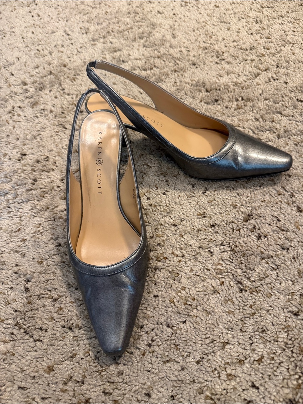 Karen Scott Metallic Silver Pointed-Toe Slingback Pumps. Size 7M